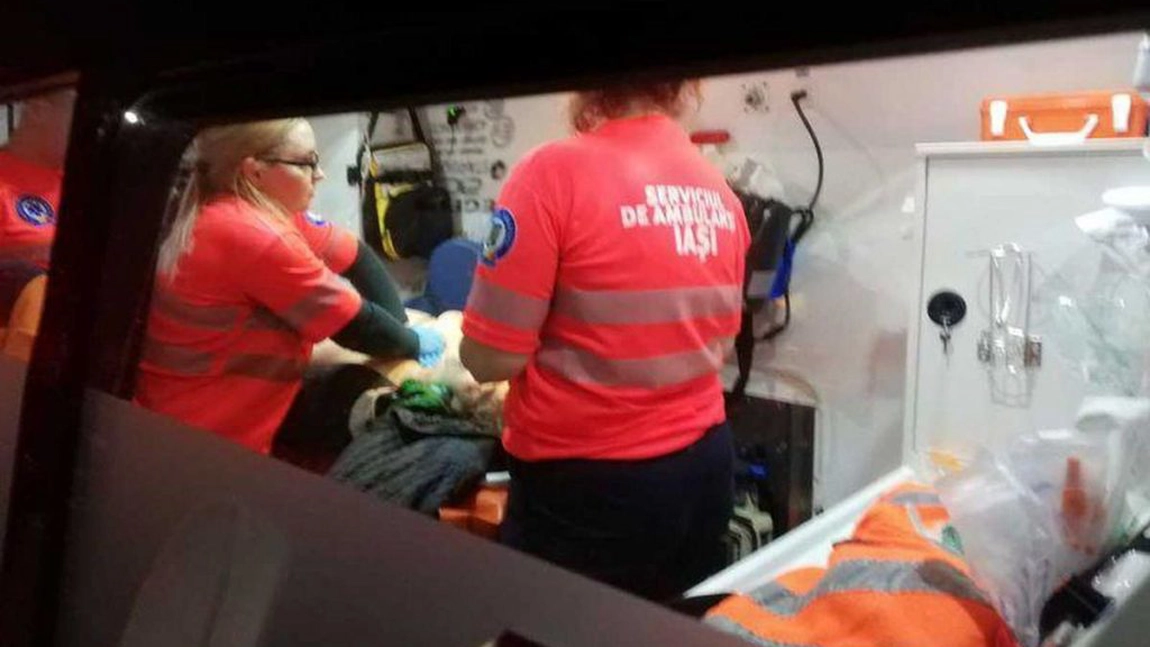 Revoltător! Bătrână din Iași înghețată pe stradă, tratată cu indiferență! Zeci de ieșeni au privit-o nepăsători și au trecut pe lângă femeia care se zbătea între viață și moarte