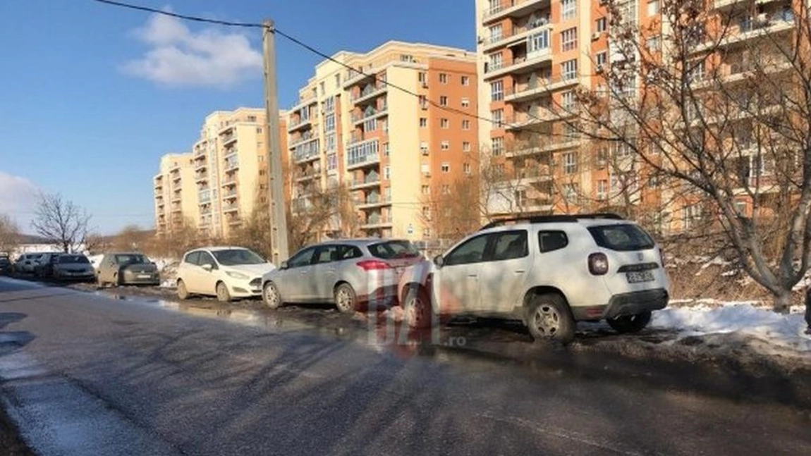 Șoferii care parchează pe trotuar, luați în vizor de autorități