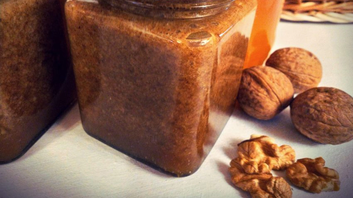 Amestecă miere cu scorţişoară şi nuci. La ce este bun