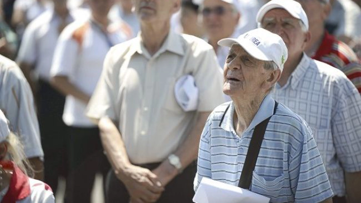 Bani pentru pensionari! În ce condiții și cum pot accesa fondurile suplimentare