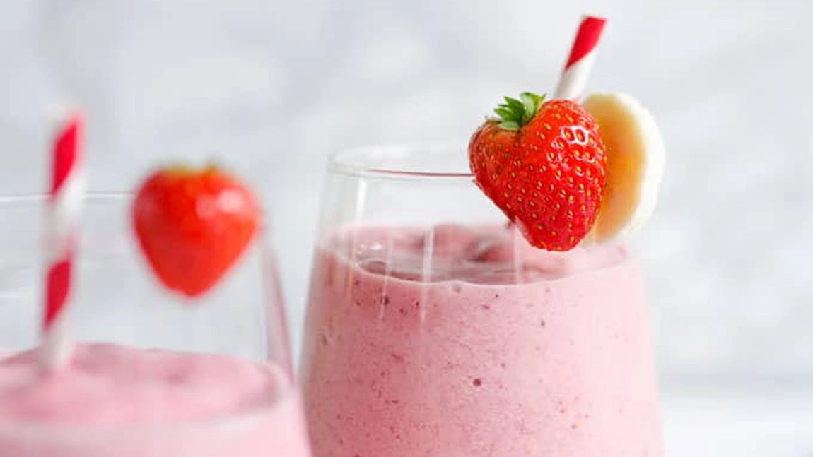 Smoothie cu căpşuni şi banane