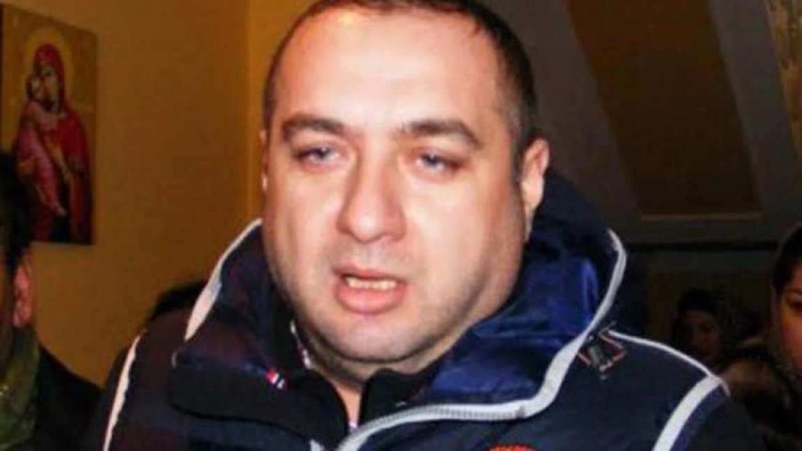 Zeci de kilograme de aur a găsit Leo de la Strehaia îngropate în curtea casei
