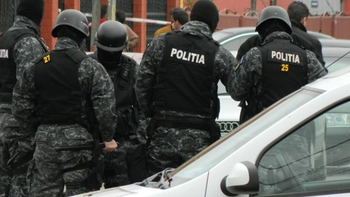 Exclusiv! Seară de foc! Mascaţii au ridicat un afacerist din Iaşi care tranzacţiona bijuterii scumpe! Percheziţiile s-au făcut în mai multe locaţii