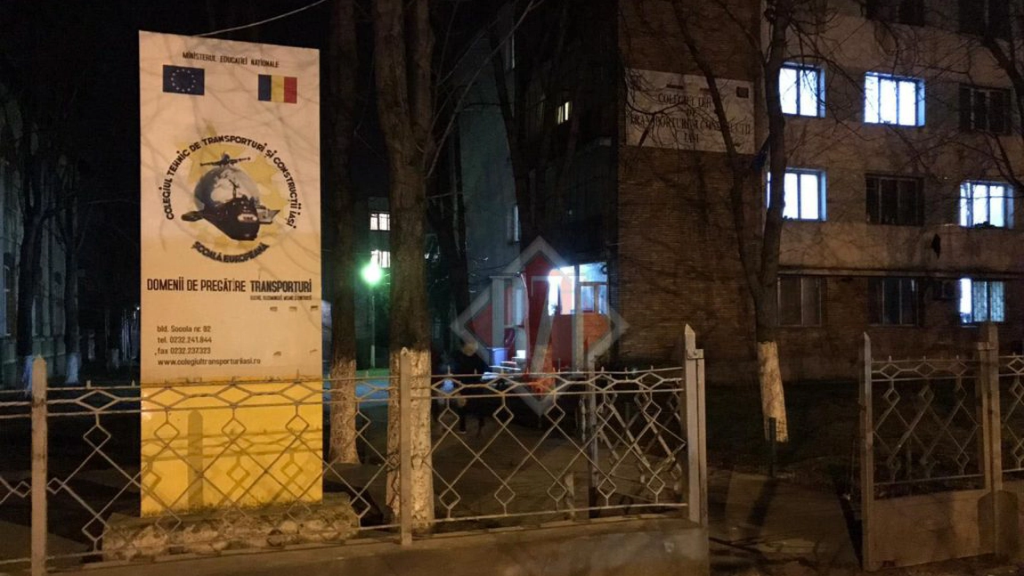 Exclusiv! Scandal în curtea căminului unui liceu din Iași! Două adolescente au fost ameninţate cu un pistol - Update