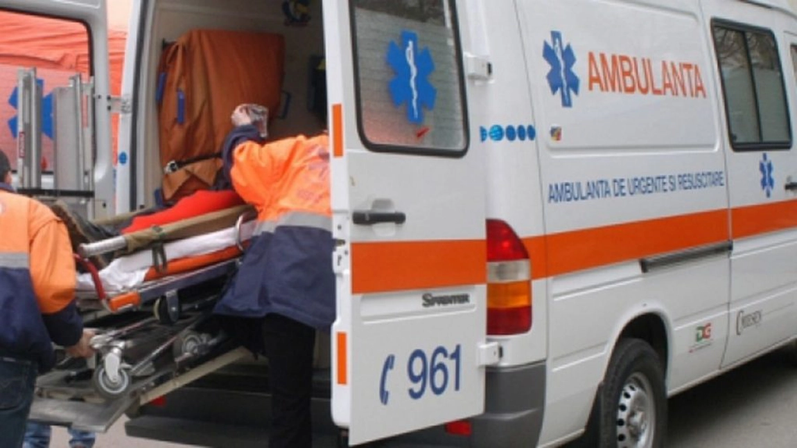 Imediat după ce a fost externat, un ieșean a ajuns în stare și mai gravă la spital. Medicii se străduiesc să-l țină în viață