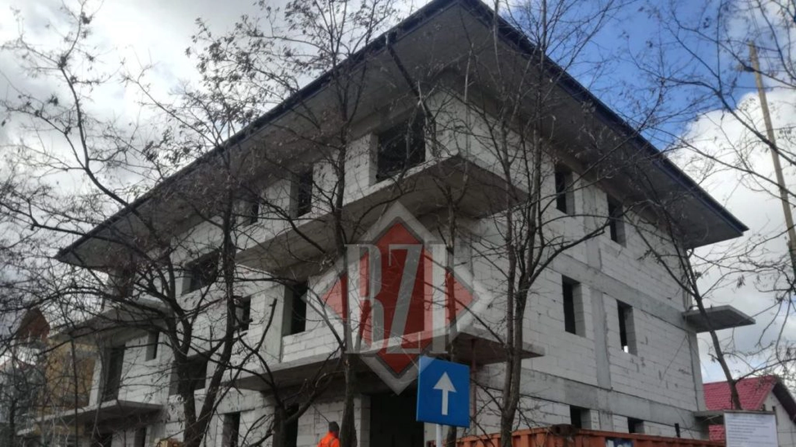 Cunoscut om de afaceri, în război cu vecinii după ce a construit un bloc înalt printre casele oamenilor. Ieșenii credeau că se renovează o casă, dar cumătrul fostului primar din Iași a dat un tun imobiliar - FOTO