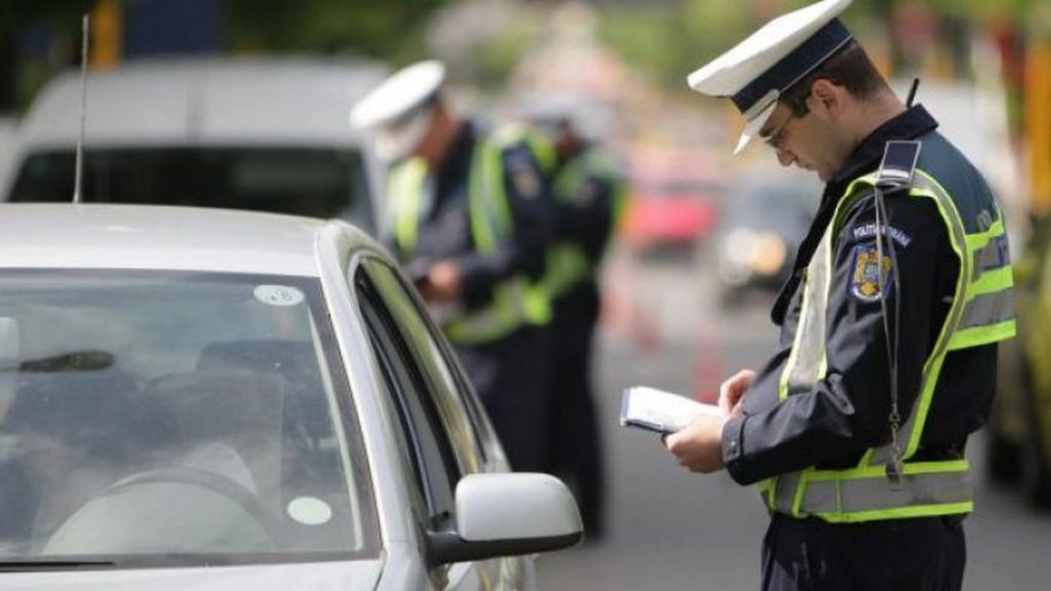 Poliţiştii au reţinut sute de permise în doar 24 de ore