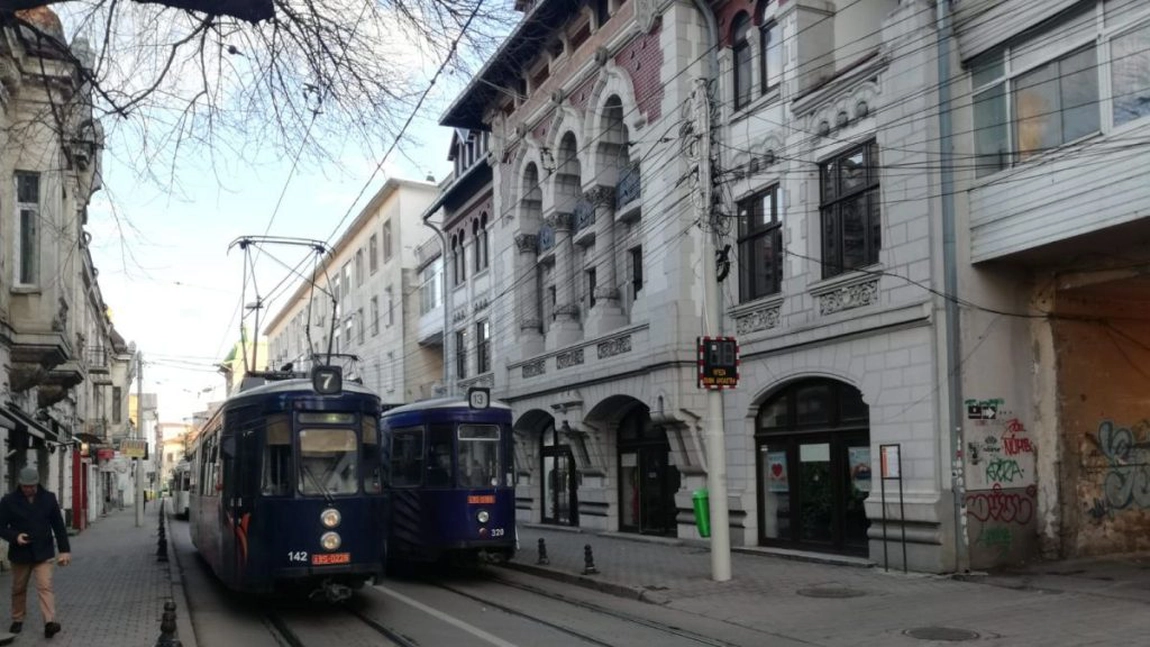 Cel mai mare coșmar al locuitorilor din centrul Iașului! Oamenii nu mai pot dormi noaptea, iar casele riscă să se prăbușească peste ei - FOTO