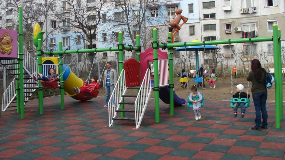 Noi proiecte pentru copii apărute în municipiu. Lucrări în mai multe cartiere din oraș