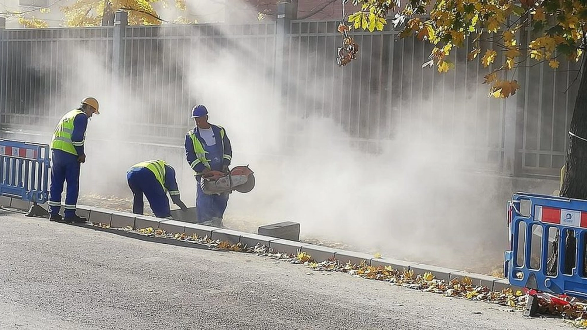 Amendă usturătoare pentru că nu a înconjurat cu plasă de protecție zona în care construia