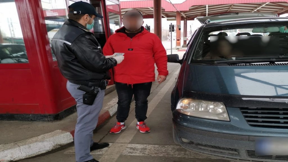 Doi cetățeni din Republica Moldova, prinși la frontieră cu acte de identitate false