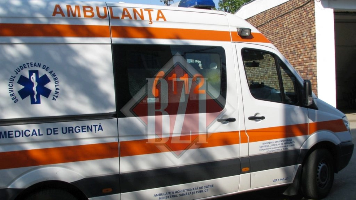 Ca la nebuni! Doi frați care trebuiau să stea în izolare din cauza coronavirus, găsiți de primar beți clampă! Unul în crâșmă cu tovarășii, iar altul în pat