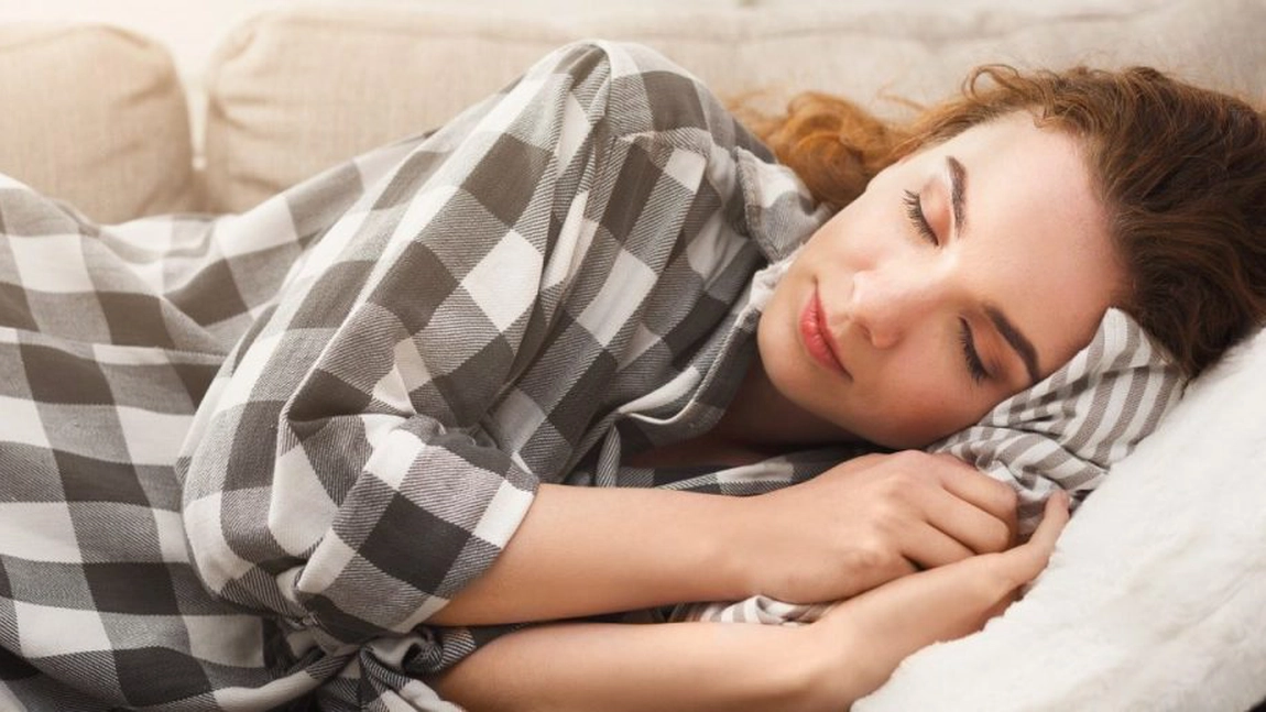 Beneficiile somnului din timpul zilei: ajută creierul şi reduce stresul