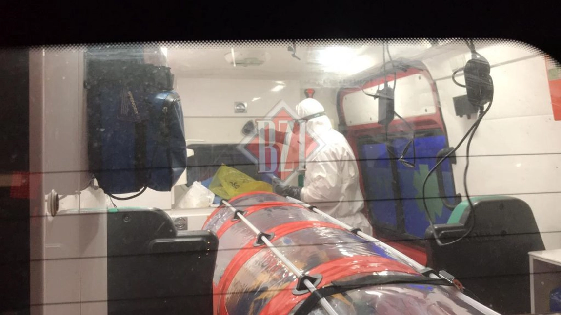 Exclusiv! Pacienta din Neamț depistată cu COVID-19 a ajuns la Iași. În aceste momente este preluată de echipa de la Spitalul de Boli Infecțioase - Foto,Video