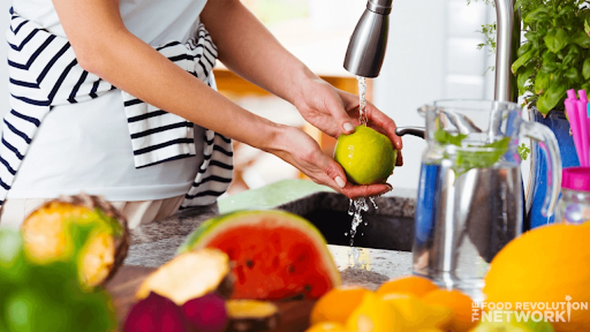 Mihaela Bilic, nutriționist: ”Fructele nu sunt un aliment de bază, nu pot înlocui niciodată mâncarea clasică, pentru că din apă cu fructoză noi nu putem funcționa”