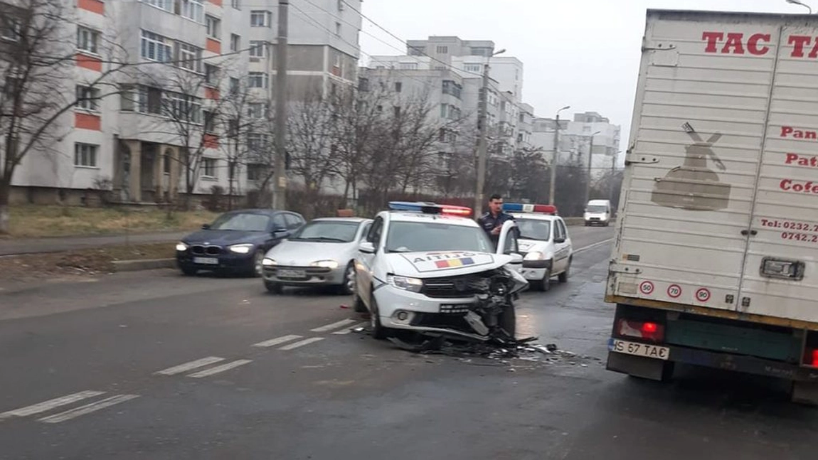 Exclusiv! Accident rutier în Iași. A fost implicat și un echipaj de Poliție - FOTO / UPDATE