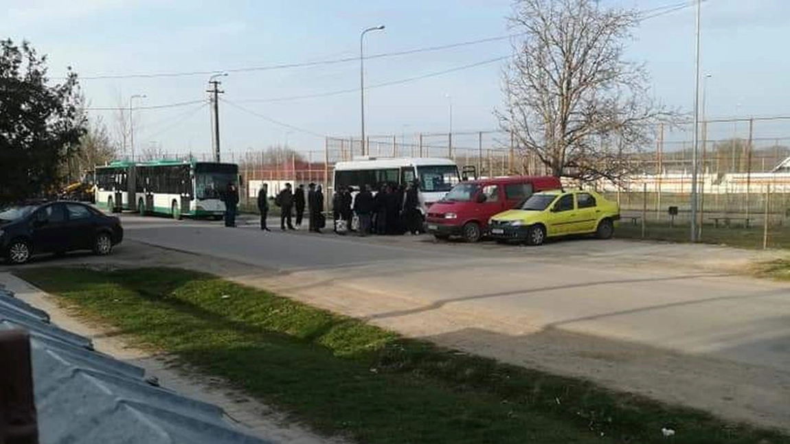 EXCLUSIV! Afacere de milioane pentru o asistentă medicală dintr-un spital ieșean! Transportă navetiști în condiții horror. Zeci de persoane, înghesuite pe timp de COVID-19