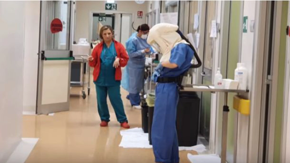 Imagini dramatice cu medicii şi asistentele din Italia care îngrijesc bolnavii de coronavirus