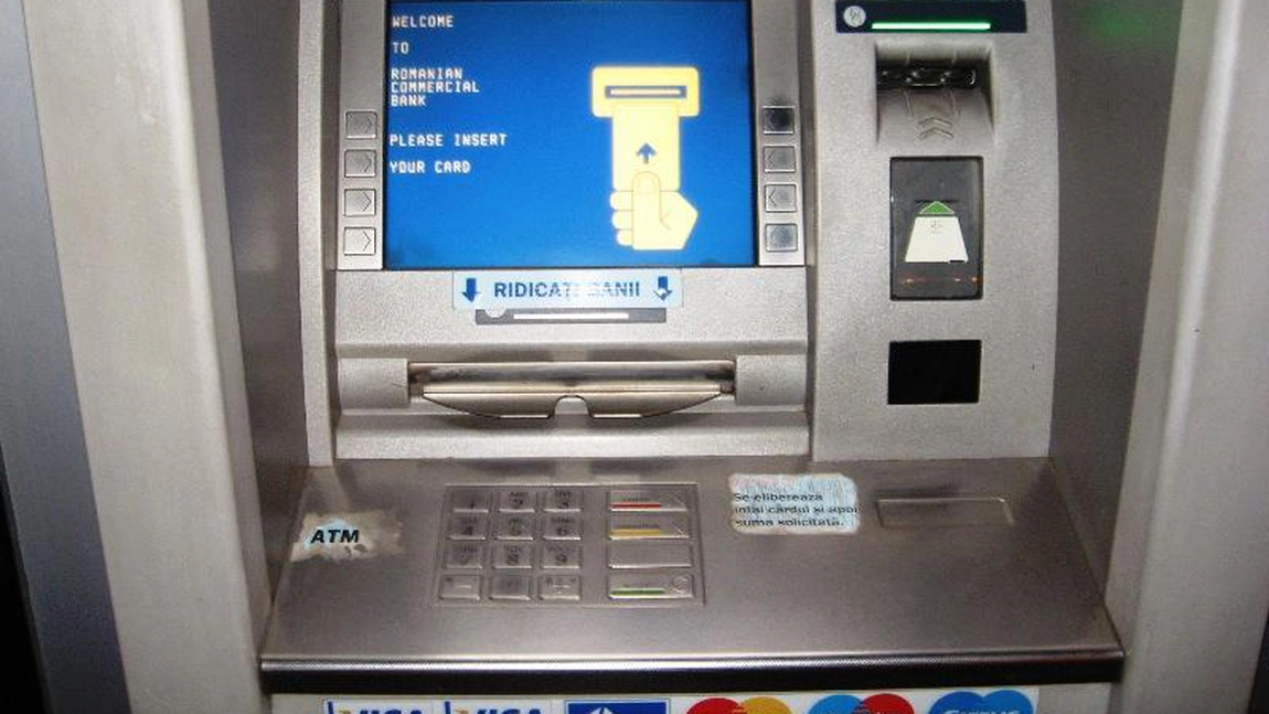 Retragerile de bani de la ATM-uri, limitate din cauza coronavirusului. Care este prima țară care a luat decizia