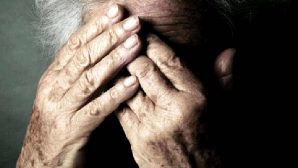 O bătrână, în vârstă de 86 de ani, violată și tâlhărită în propria locuinţă