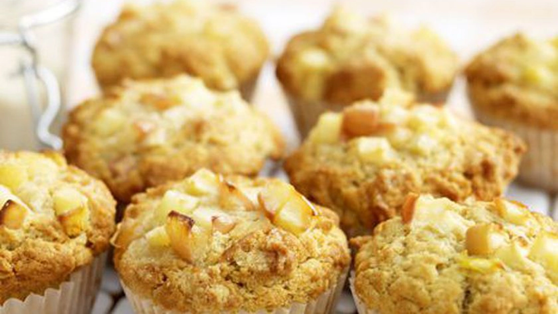 Ingrediente pentru brioşe cu mere şi scorţişoară