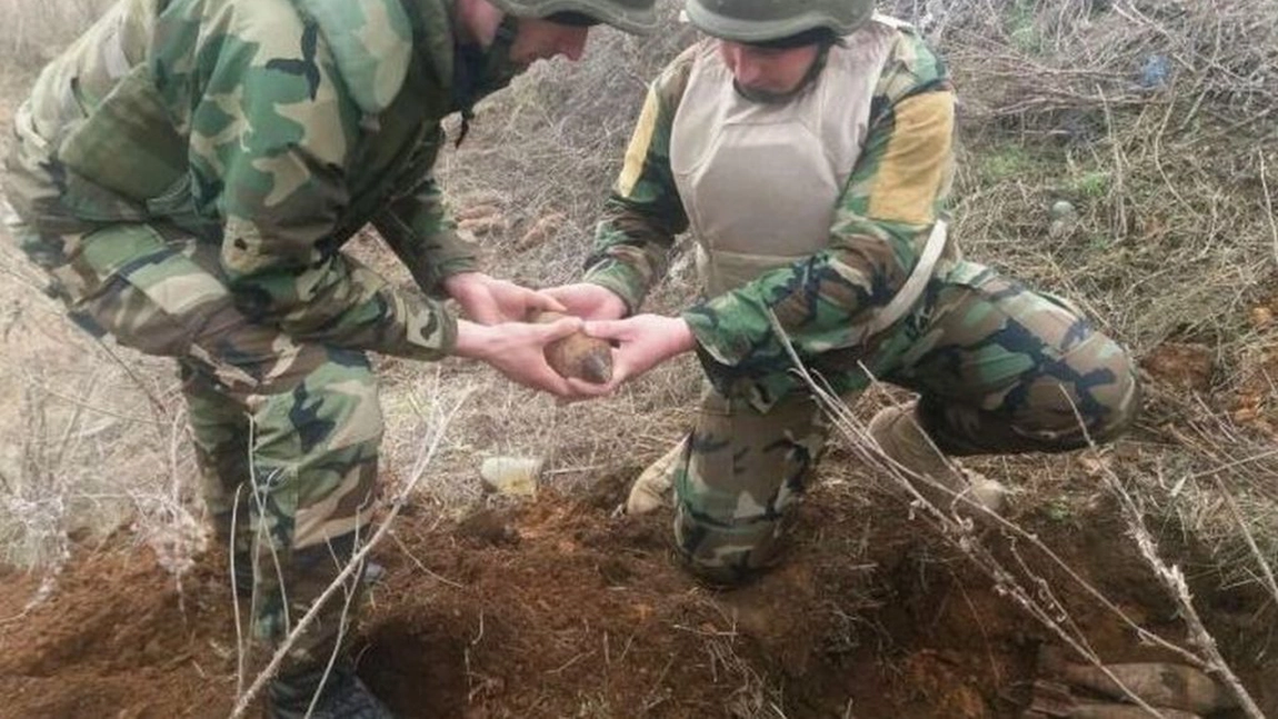 Pericol lângă casa unei familii din Iași. O bombă a fost găsită în curtea oamenilor