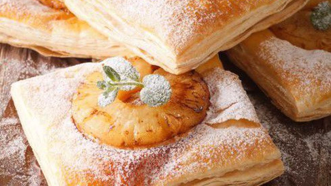 Reţetă de plăcinţele cu ananas şi cremă de vanilie