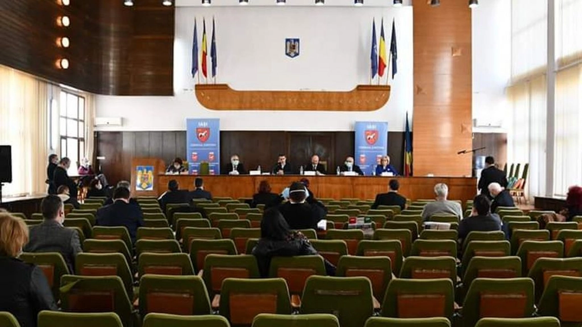 Ședință de urgență la CJ Iași. Se dau două milioane de lei pentru echipamente medicale în lupta cu COVID-19. Măsuri draconice luate în sala de ședințe - LIVE VIDEO