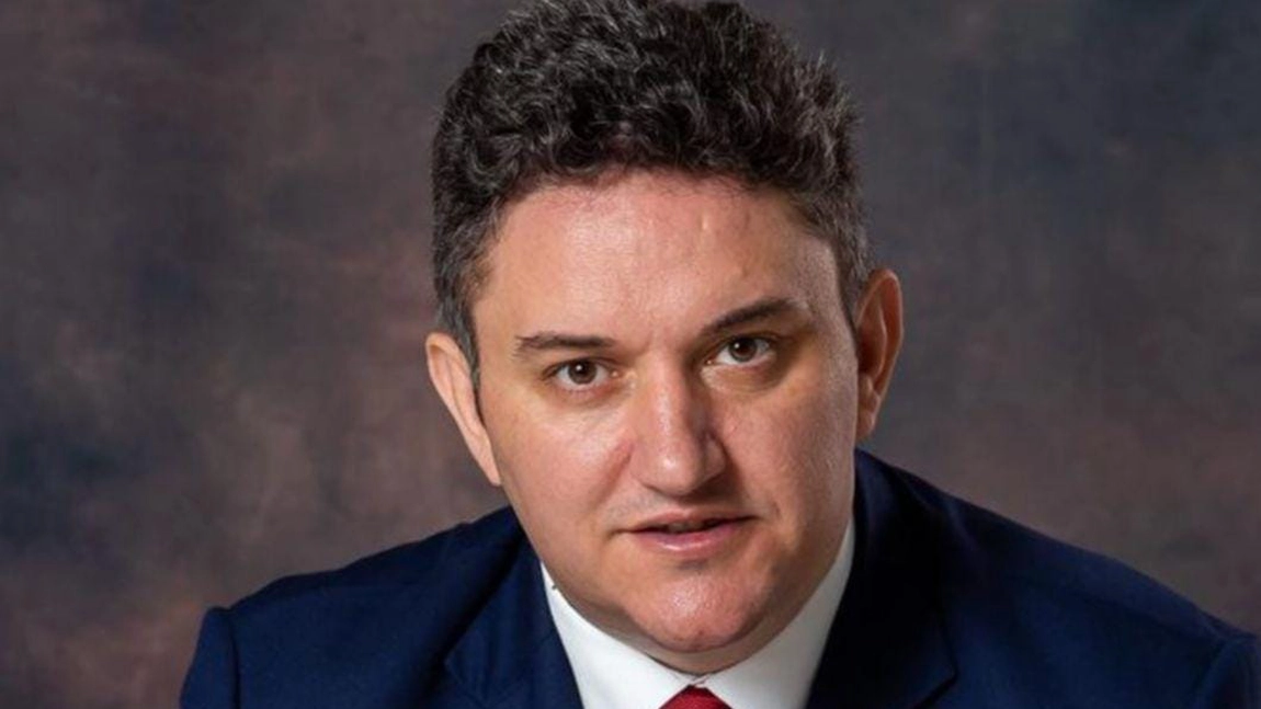 Marius Ostaficiuc: „Una vrea să facă cuplul Orban- Vela, alta comandă Iohannis!”