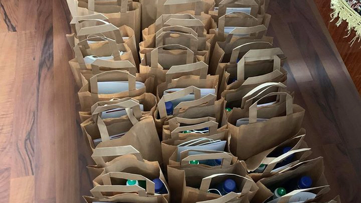 Măsură de criză într-o comună ieşeană. Produse sanitare pentru întreaga localitate. Fiecare gospodar pus să poarte mască de protecţie