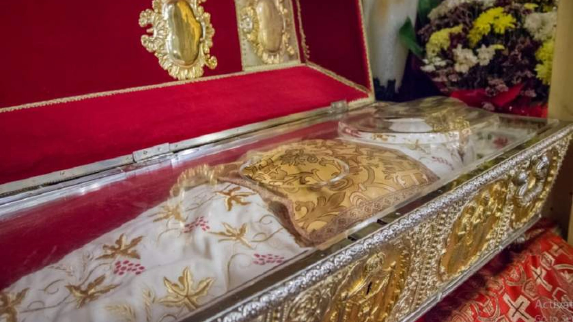 Pelerinii au primit o veste tristă! Racla Sfintei Cuvioase Parascheva ar putea să nu fie scoasă