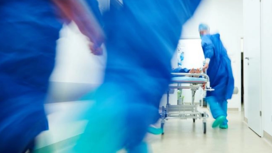 Coronavirus: In Rusia, ambulanțele fac cozi la intrarea în spitale