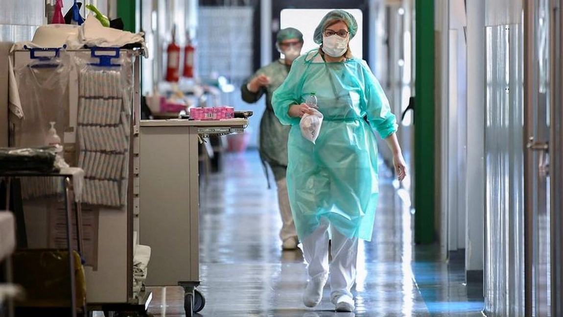 Asistentele medicale rup tăcerea! Nu mai pot suporta să intre în saloanele bolnavilor! Acestea fac acuzații grave la adresa medicilor