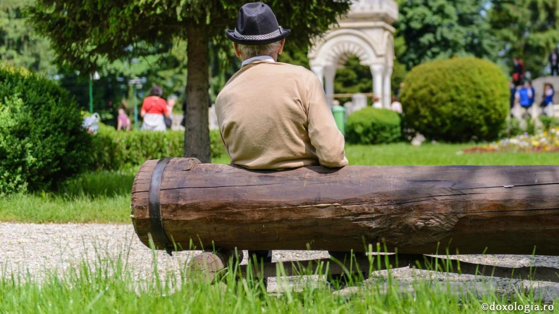 Cine se mai gândește acum la bătrânii care mor de foame închiși în casă? Povestea cutremurătoare a unui bărbat care nu crede că va trece de pandemie