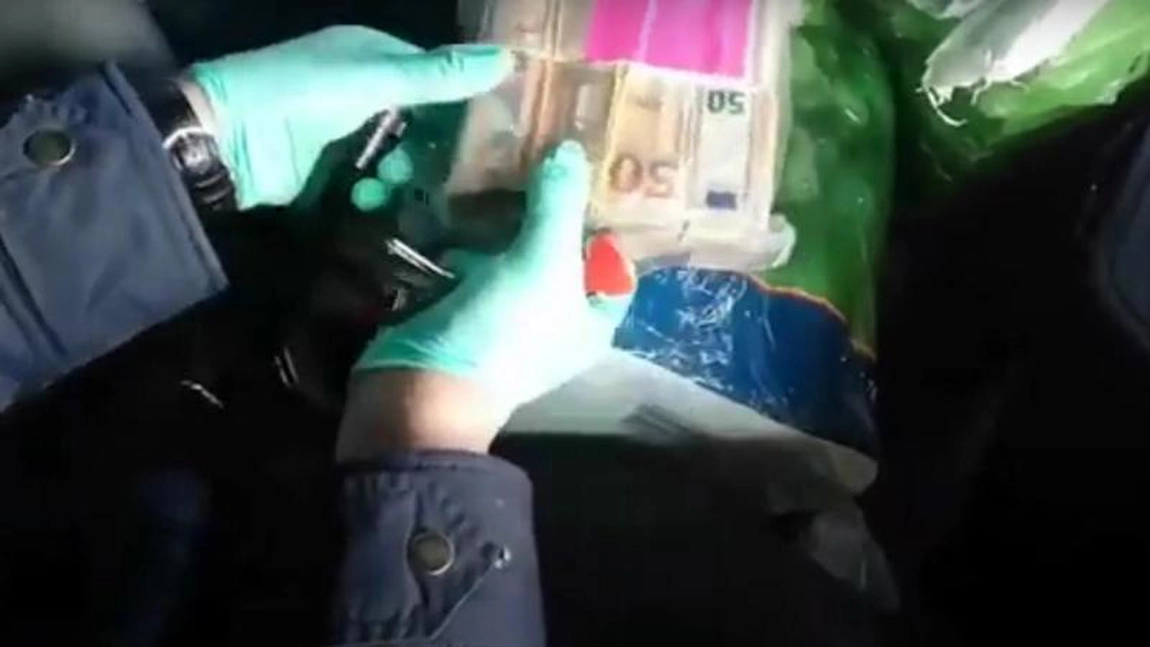 Captură record în Vama Albița! 1,5 milioane de euro găsite într-un TIR - VIDEO
