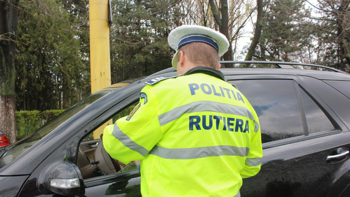 S-a ales cu un dosar penal după ce a fost prins e polițiștii ieșeni la volan, fără permis de conducere