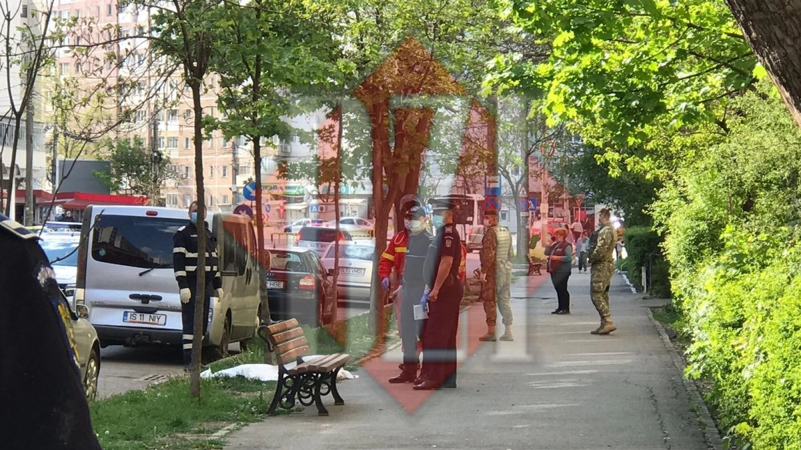 LIVE VIDEO - Exclusiv! Sinucidere macabră la Iaşi! O femeie s-a aruncat în gol de la etaj! A murit pe loc la impactul cu solul - UPDATE/ FOTO