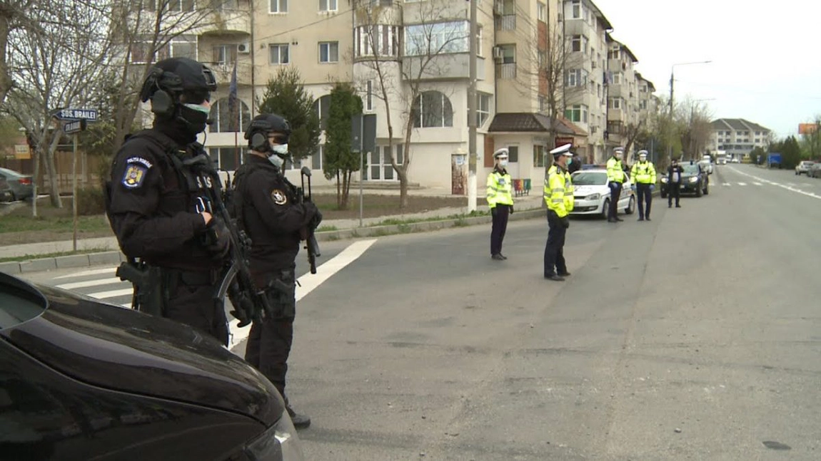 Familie de romi infectată, potolită de jandarmi în spital: ''Bă, daţi-ne drumul, nu ne curg nici mucii!''