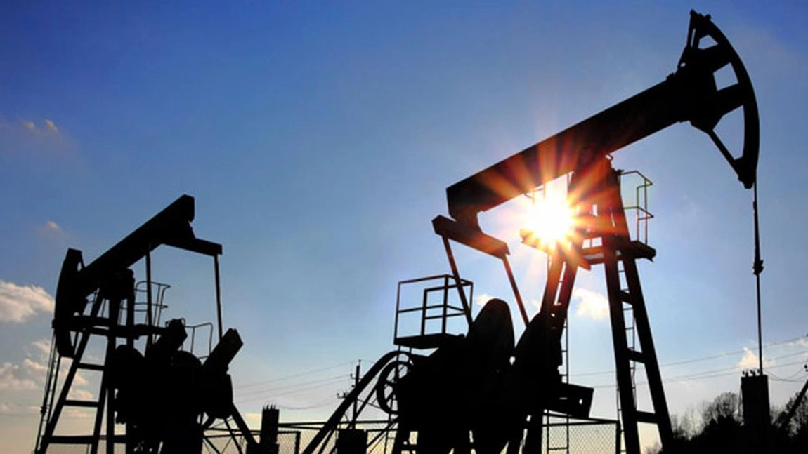 Reducerea producției aruncă prețul petrolului în aer