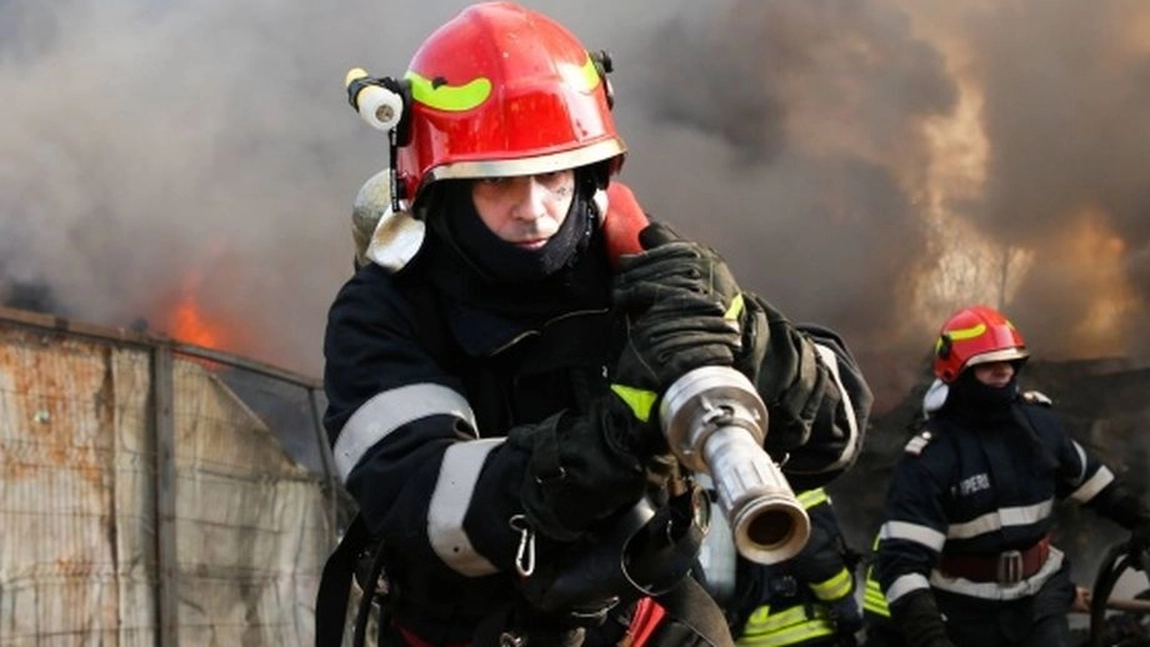 Incendiu în Dolj! O mamă cu cei doi copii ai săi au murit carbonizaţi, în propriul apartament