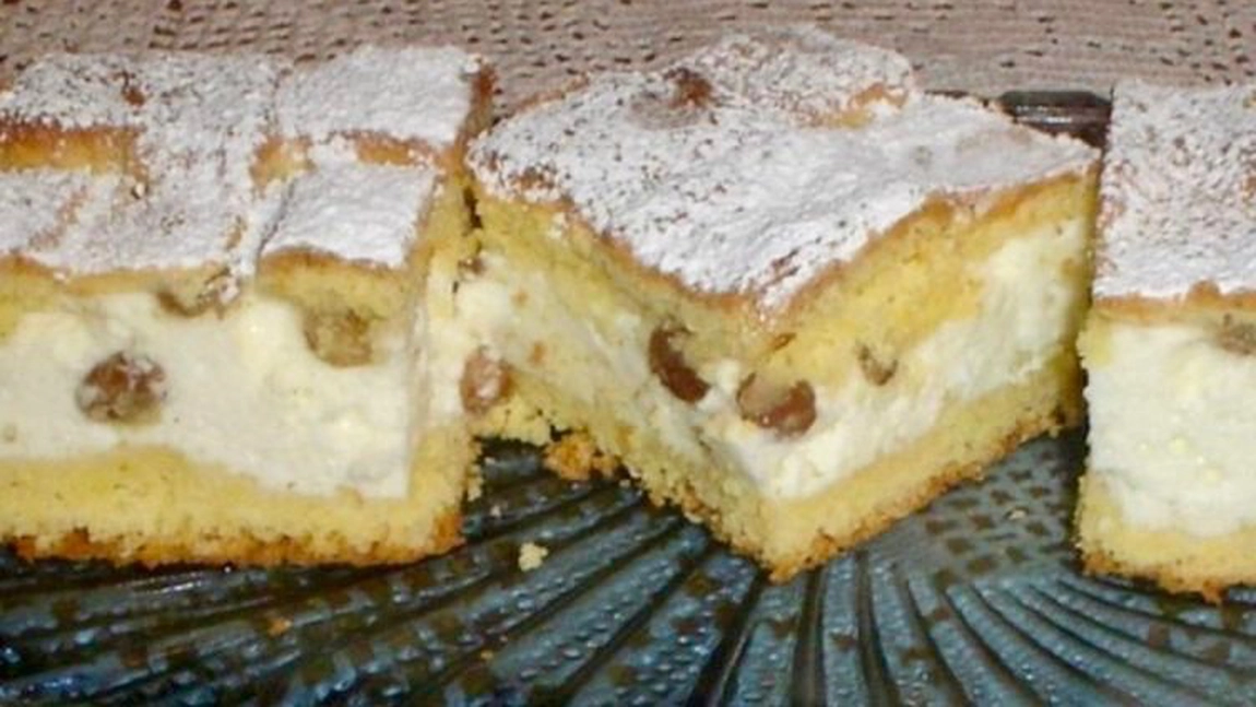 Plăcinta făcută cu brânză şi stafide