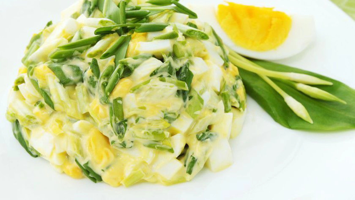 Reţetă de primăvară - Salată de ouă cu leurdă