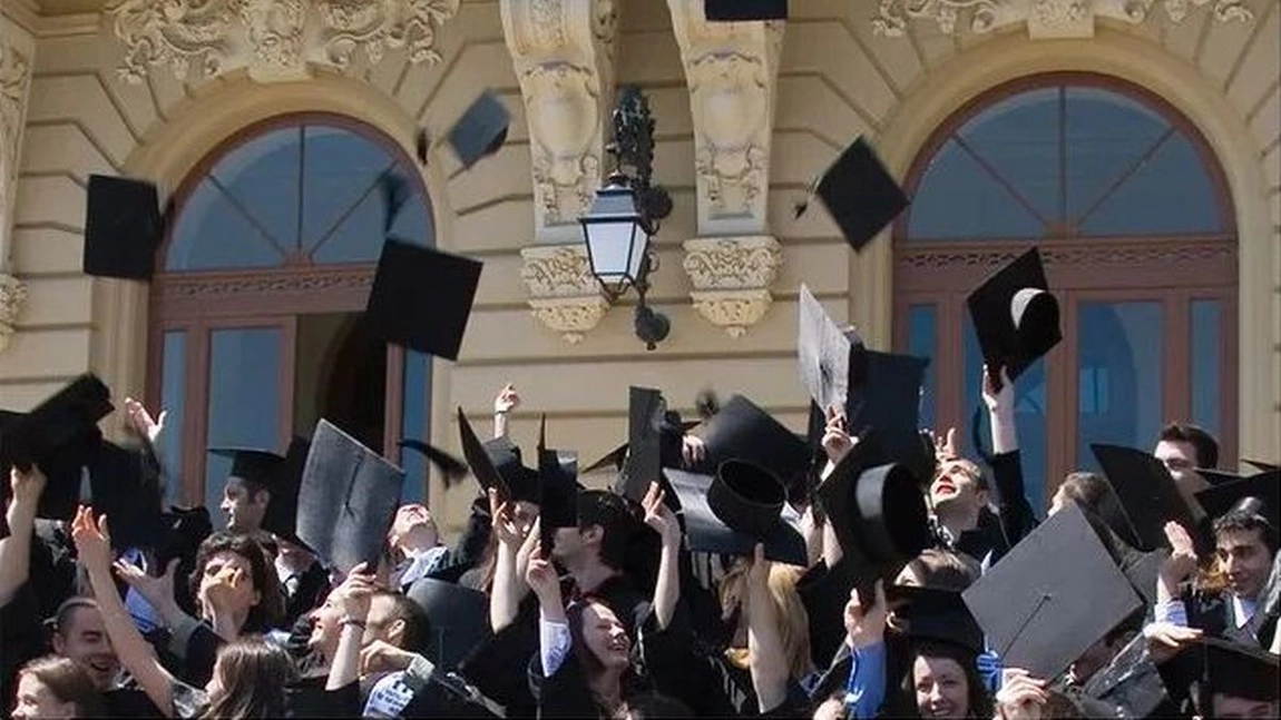 Anunț al Universității 