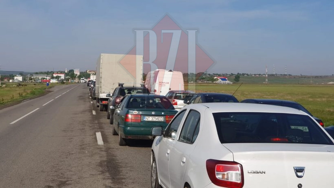 Atenţie, şoferi! Intrarea şi ieşirea din Iaşi, blocate! Trafic de coşmar, cozi pe kilometri întregi. Utilajele au fost ridicate la presiunea șoferilor - FOTO, VIDEO/ UPDATE