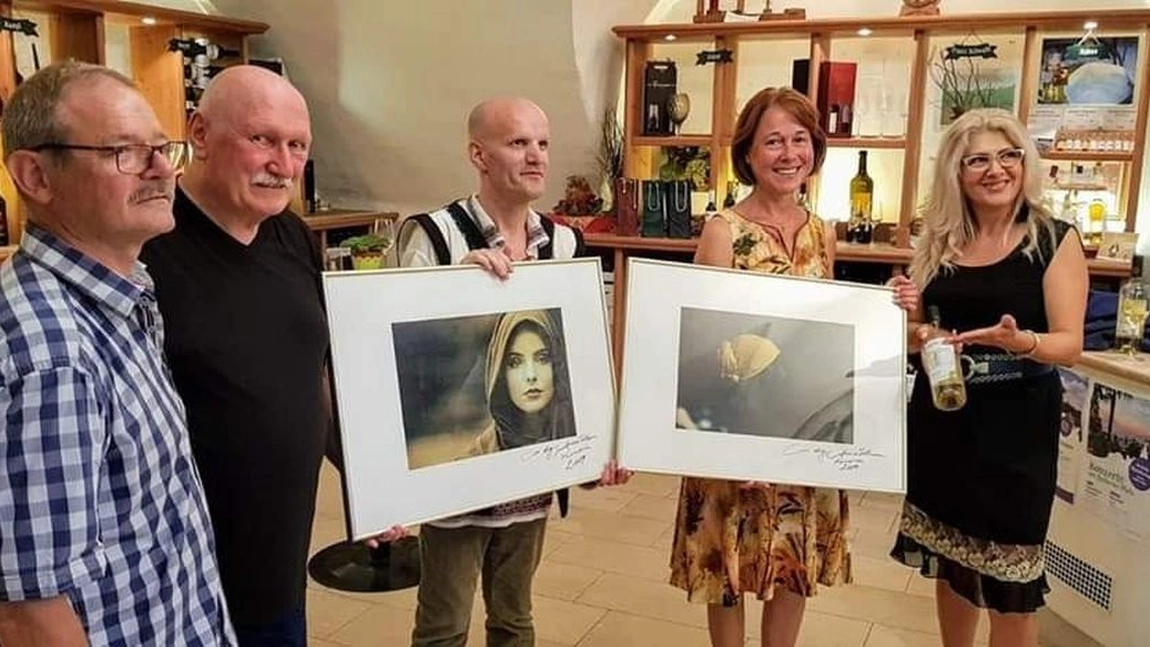 Povestea de succes a lui Marius Florescu, pasionatul de fotografie care a ajuns la Iași! A crescut la orfelinat, suferă de o boală gravă, dar a ajuns să expună la New-York și Luvru - FOTO