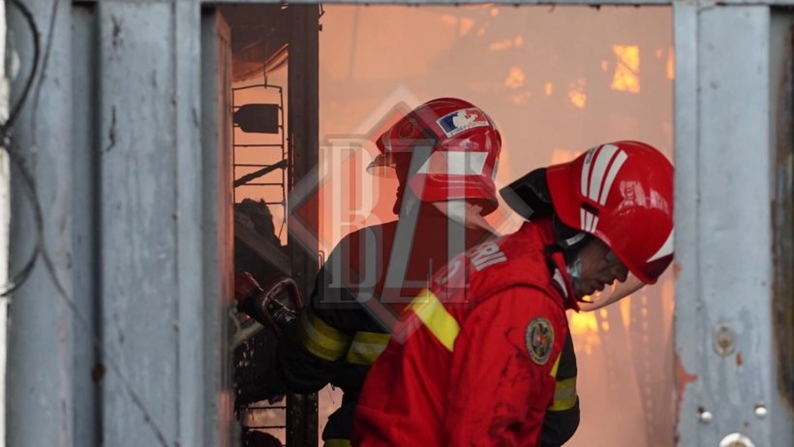 Exclusiv! Incendiu major la o fabrică din cartierul Tătăraşi - LIVE VIDEO/ FOTO, Update