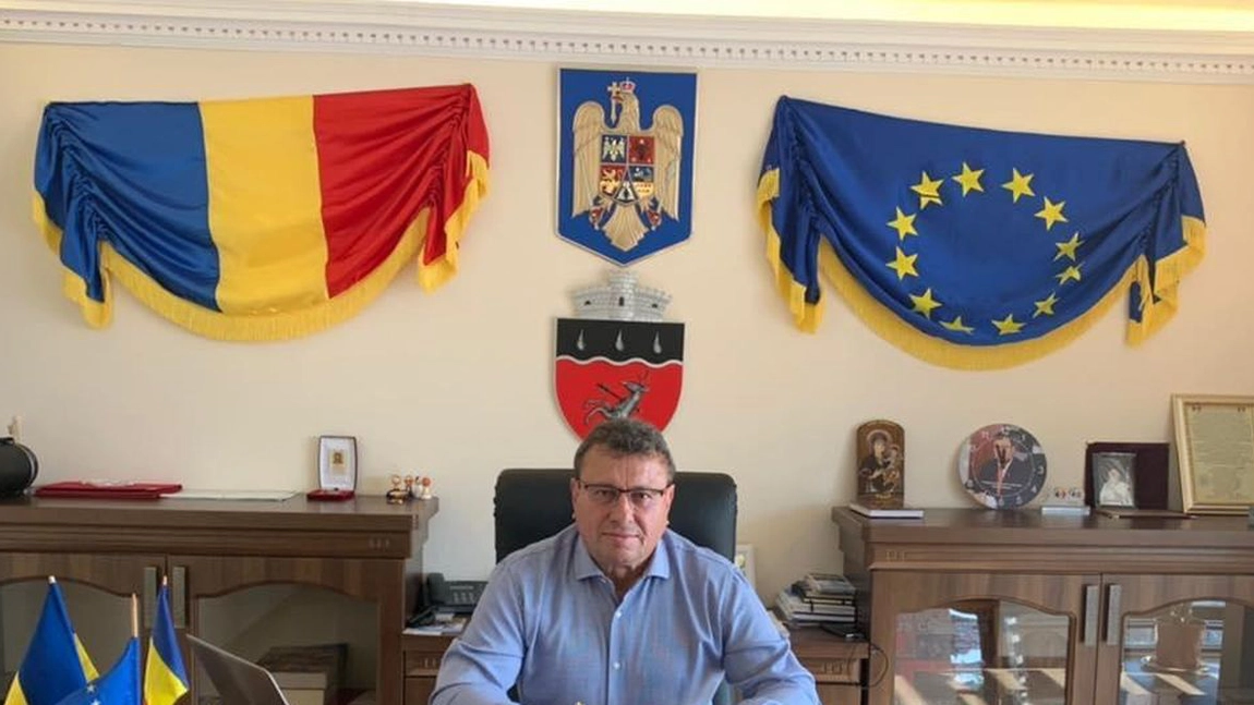 Un primar  a anulat sărbătoarea comunei şi oferă tablete gratuite elevilor