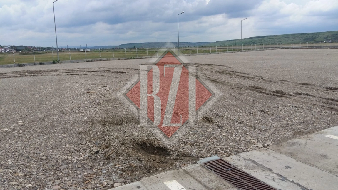 Spitalul mobil pentru bolnavii de COVID-19 din Lețcani este montat în zonă inundabilă. Platforma pietruită de la parcul Transagropolis nu poate susține containerele medicale - FOTO, VIDEO