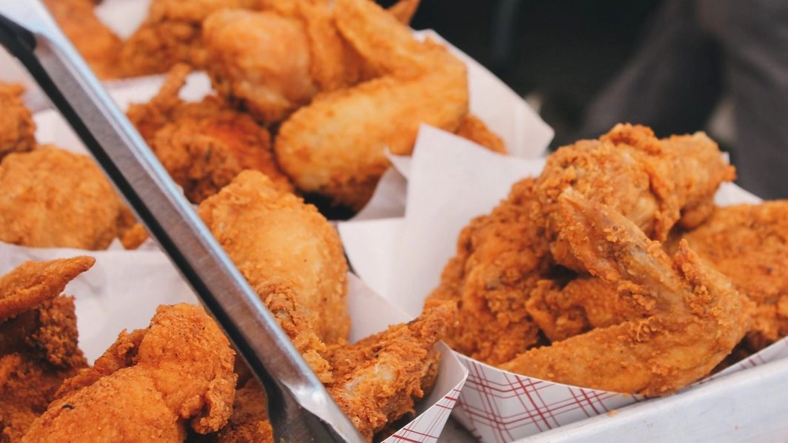 Alimentele prajite si mezelurile cresc riscul de boli cardiovasculare cu 56%