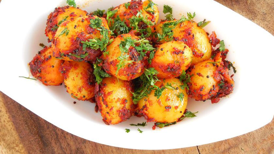 Cartofi noi prăjiţi şi condimentaţi